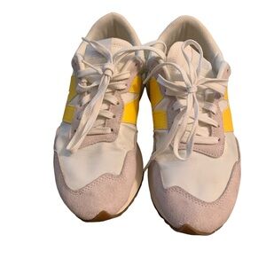 Women’s Size 9 New Balance 237
